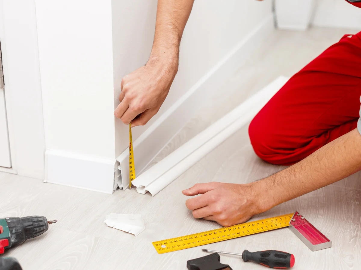 Fitting and replacing decorative skirting boards to cover wall-floor joints